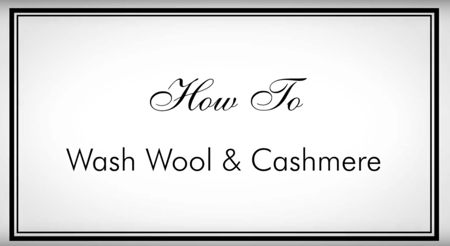 Bannerbild mit weißem Hintergrund und schwarzem Rand und dem Schriftzug: "How to wash Wool & Cashmere"