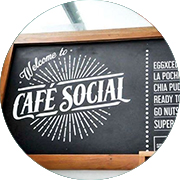 Foto der Menütafel des Café Social