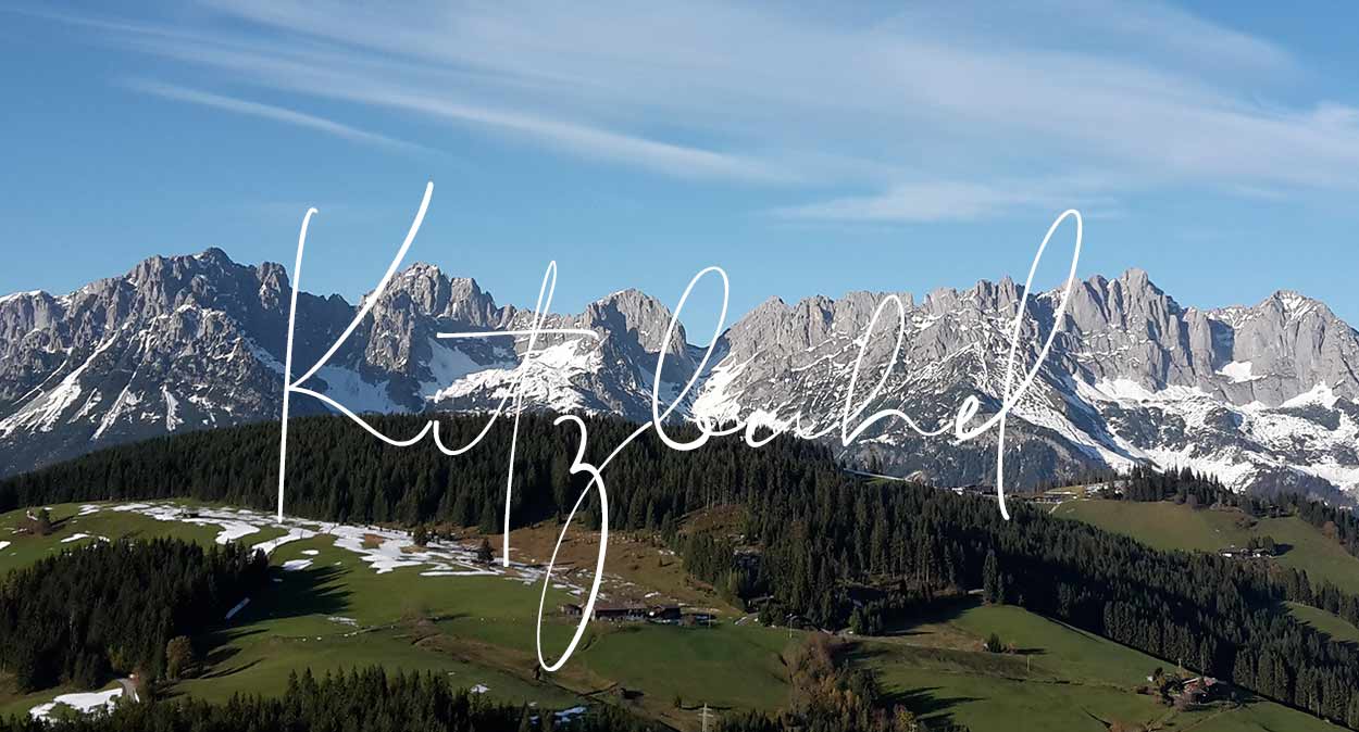 Bannerfoto einer Berglandschaft mit dem Schriftzug Kitzbühel