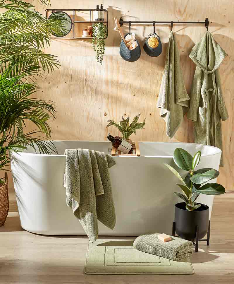 Grüne Christy Frottier Handtücher in einem Badezimmer